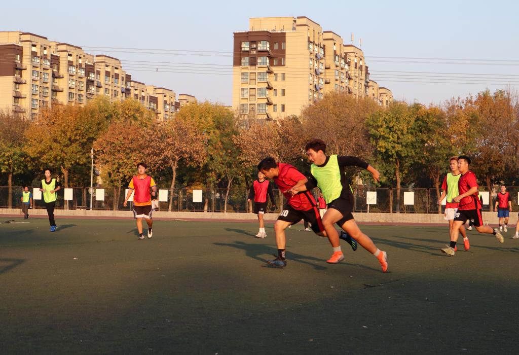 米乐体育平台-关于足球比赛精彩绝伦，场面激烈无比的信息